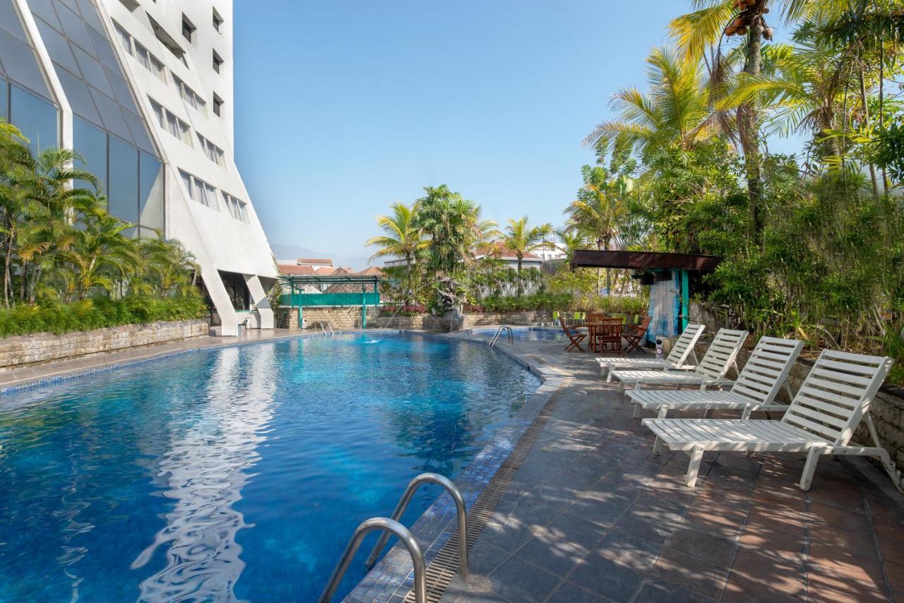 Lux Tychi Hotel Μαλάνγκ Εξωτερικό φωτογραφία