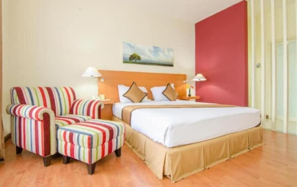 Lux Tychi Hotel Μαλάνγκ Εξωτερικό φωτογραφία