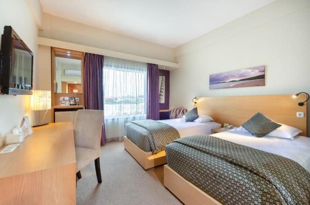 Lux Tychi Hotel Μαλάνγκ Εξωτερικό φωτογραφία