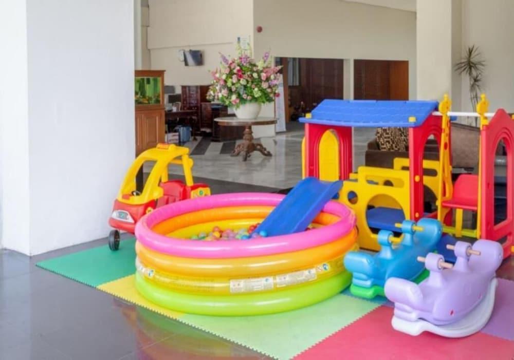 Lux Tychi Hotel Μαλάνγκ Εξωτερικό φωτογραφία