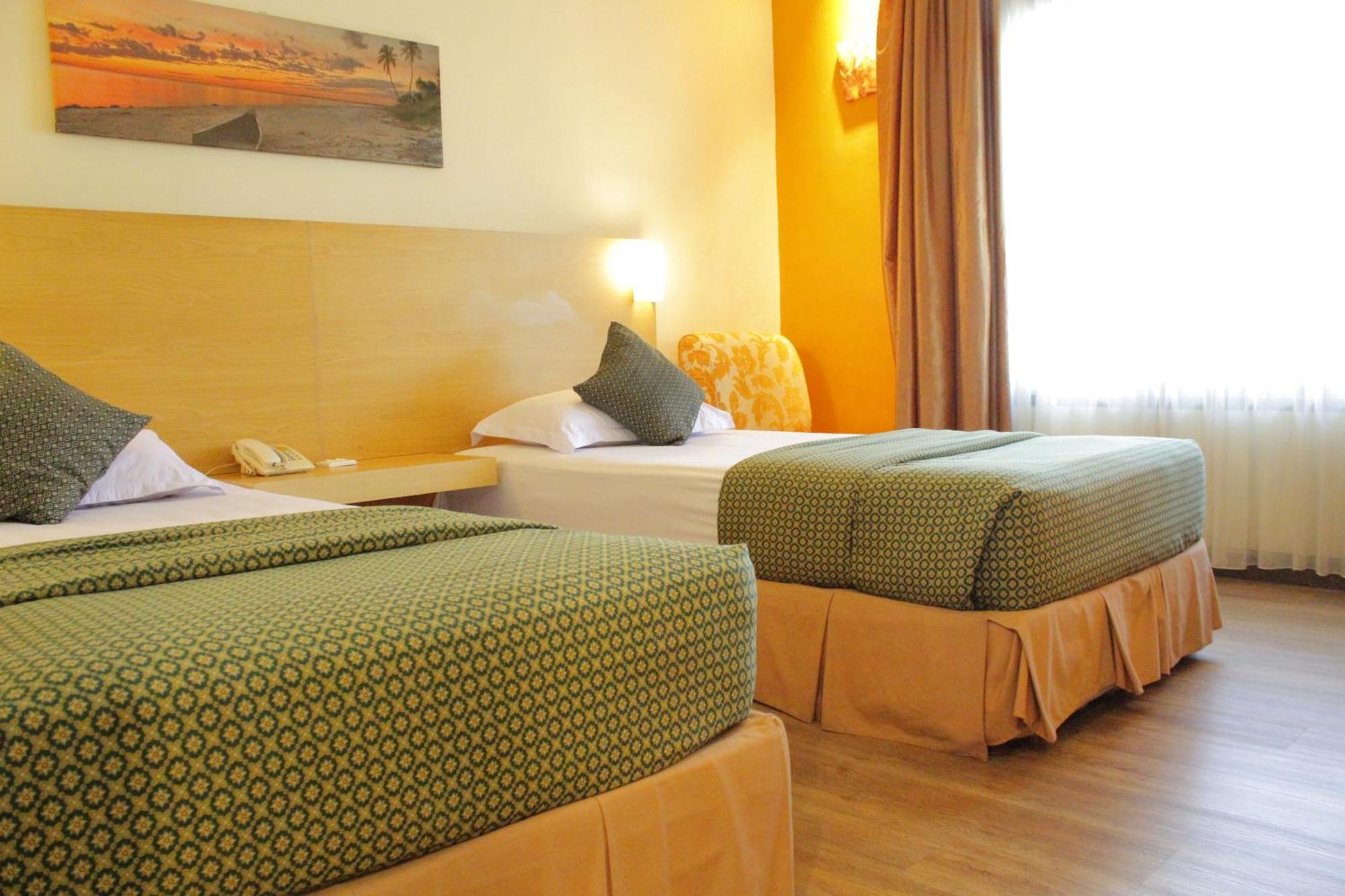 Lux Tychi Hotel Μαλάνγκ Εξωτερικό φωτογραφία