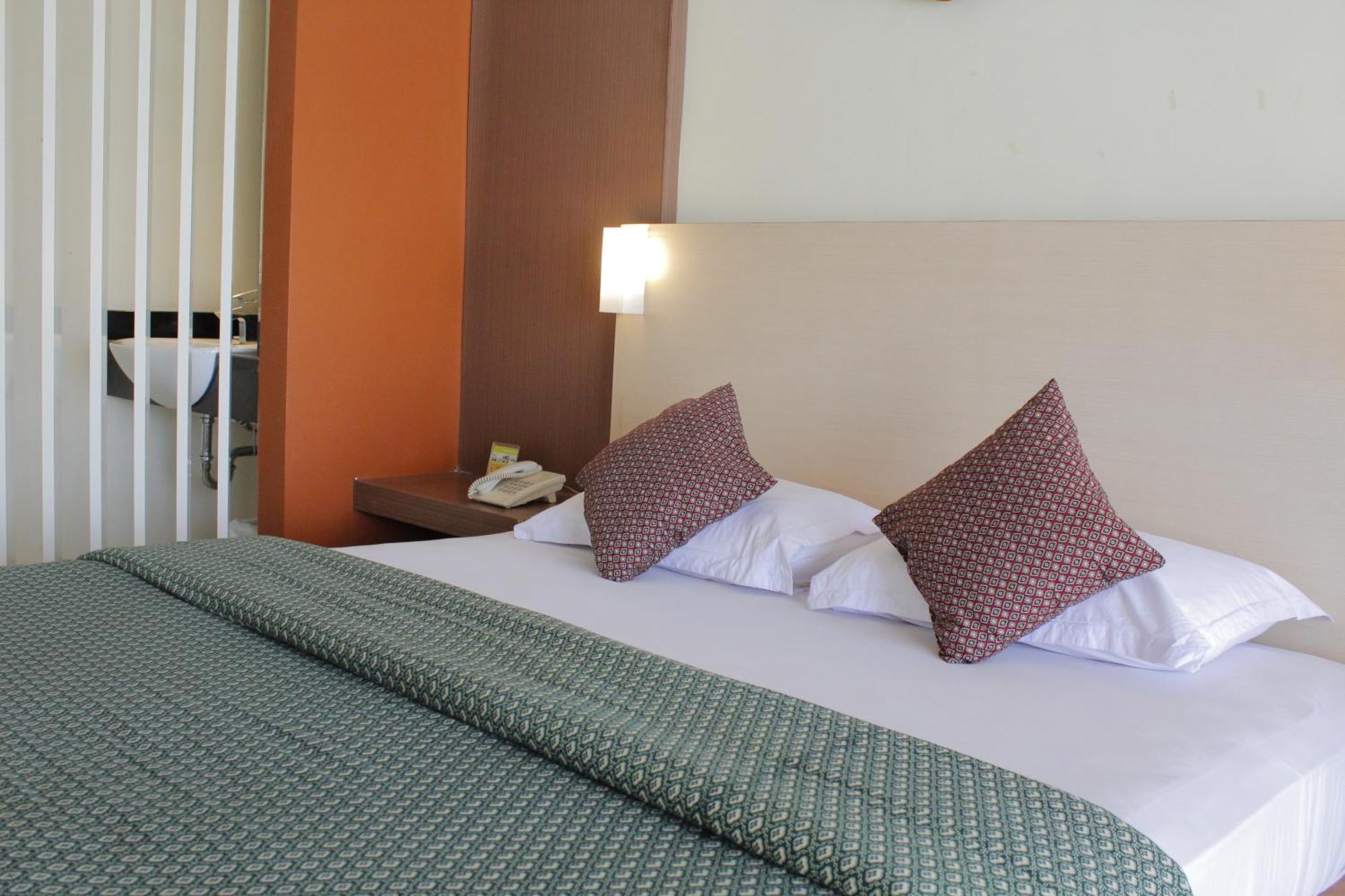 Lux Tychi Hotel Μαλάνγκ Εξωτερικό φωτογραφία
