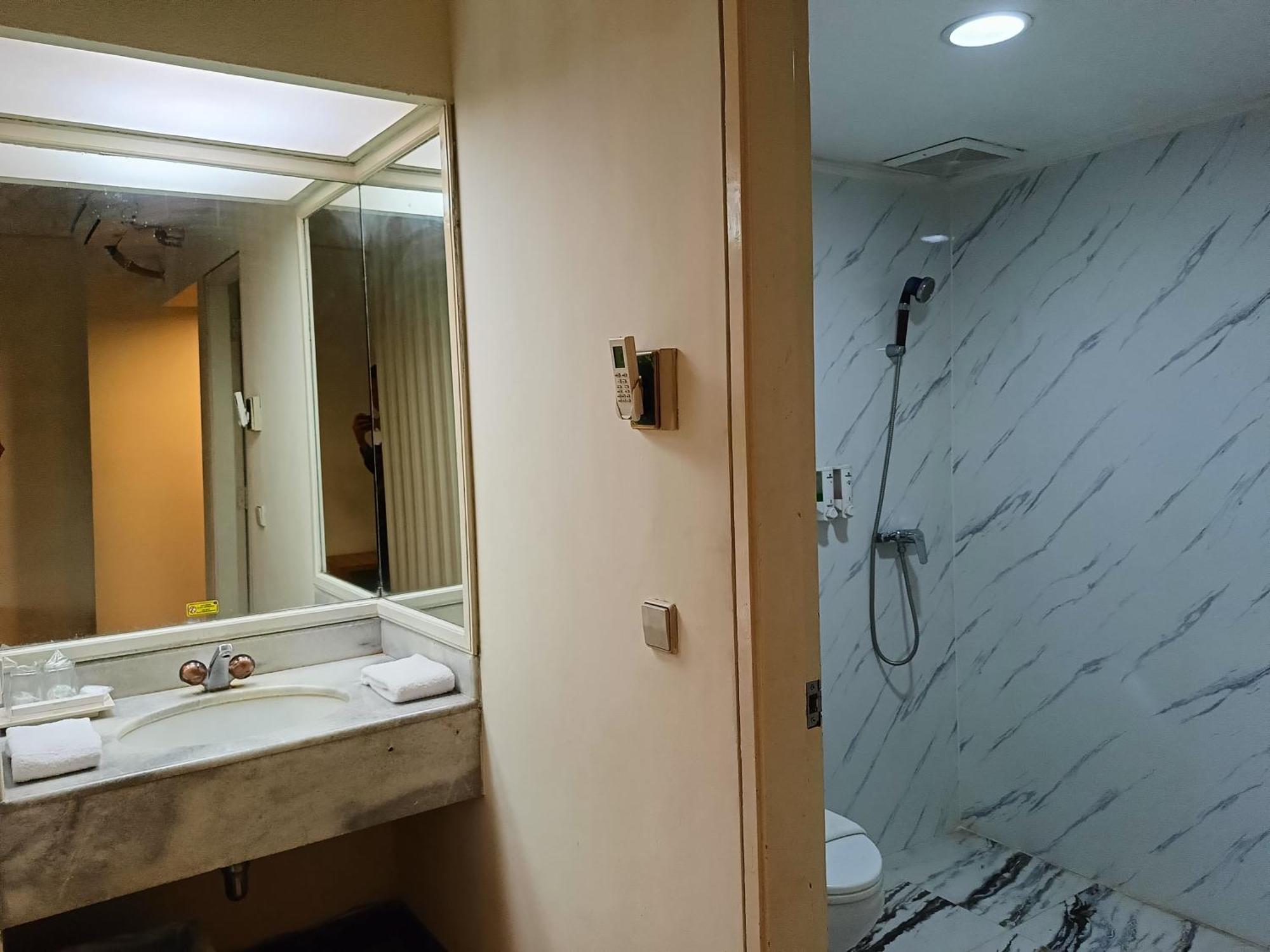 Lux Tychi Hotel Μαλάνγκ Εξωτερικό φωτογραφία