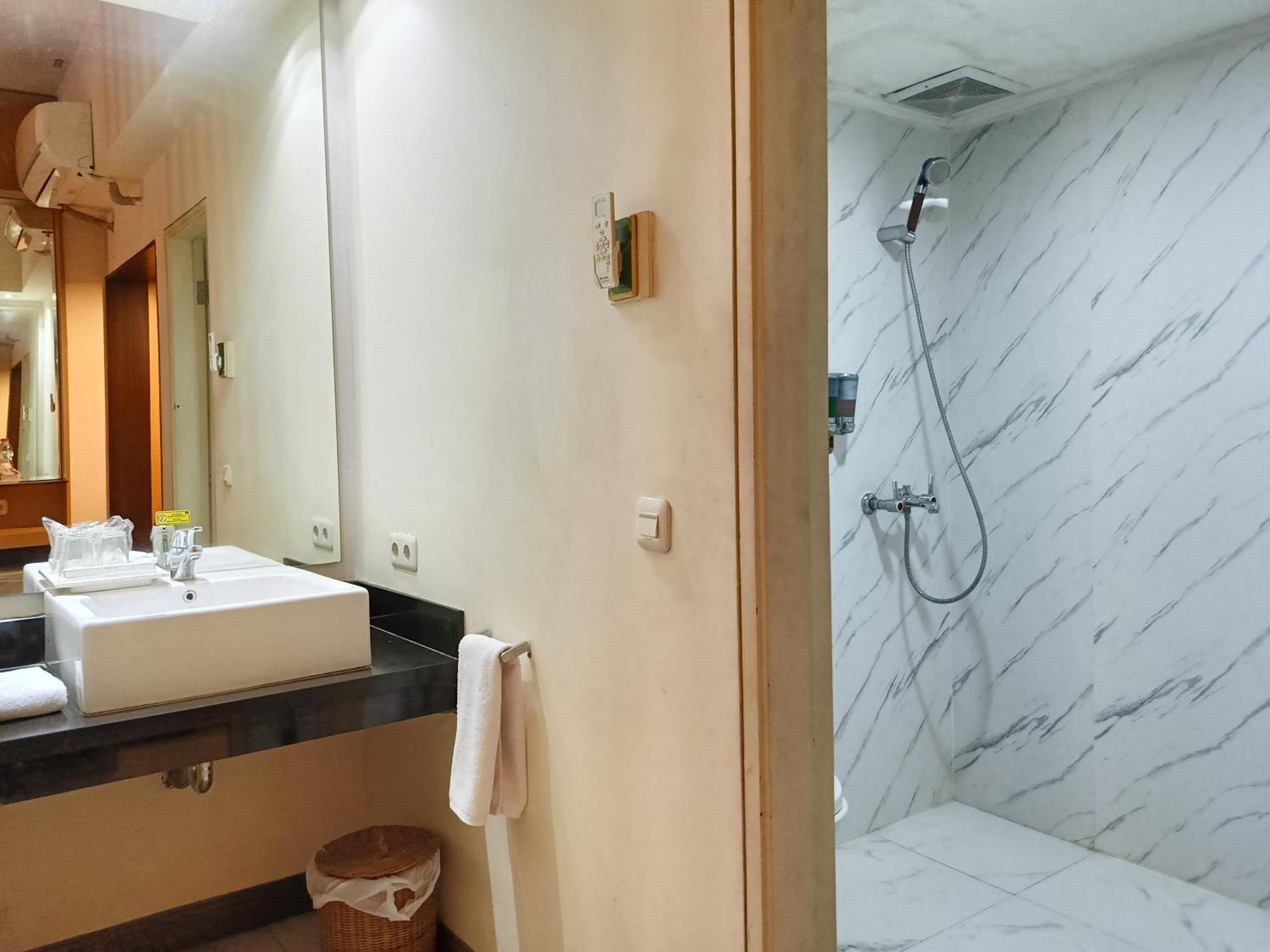 Lux Tychi Hotel Μαλάνγκ Εξωτερικό φωτογραφία
