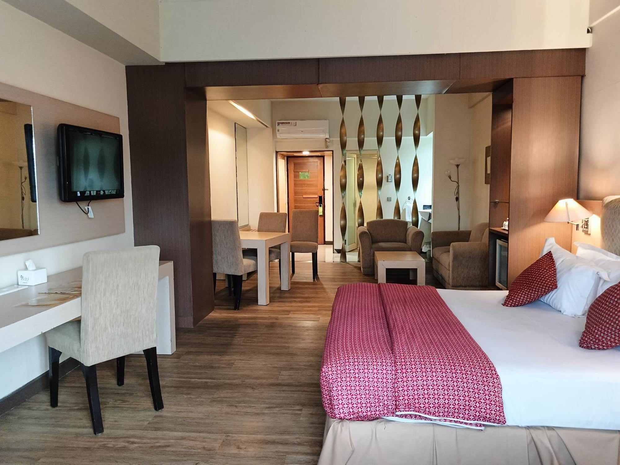Lux Tychi Hotel Μαλάνγκ Εξωτερικό φωτογραφία