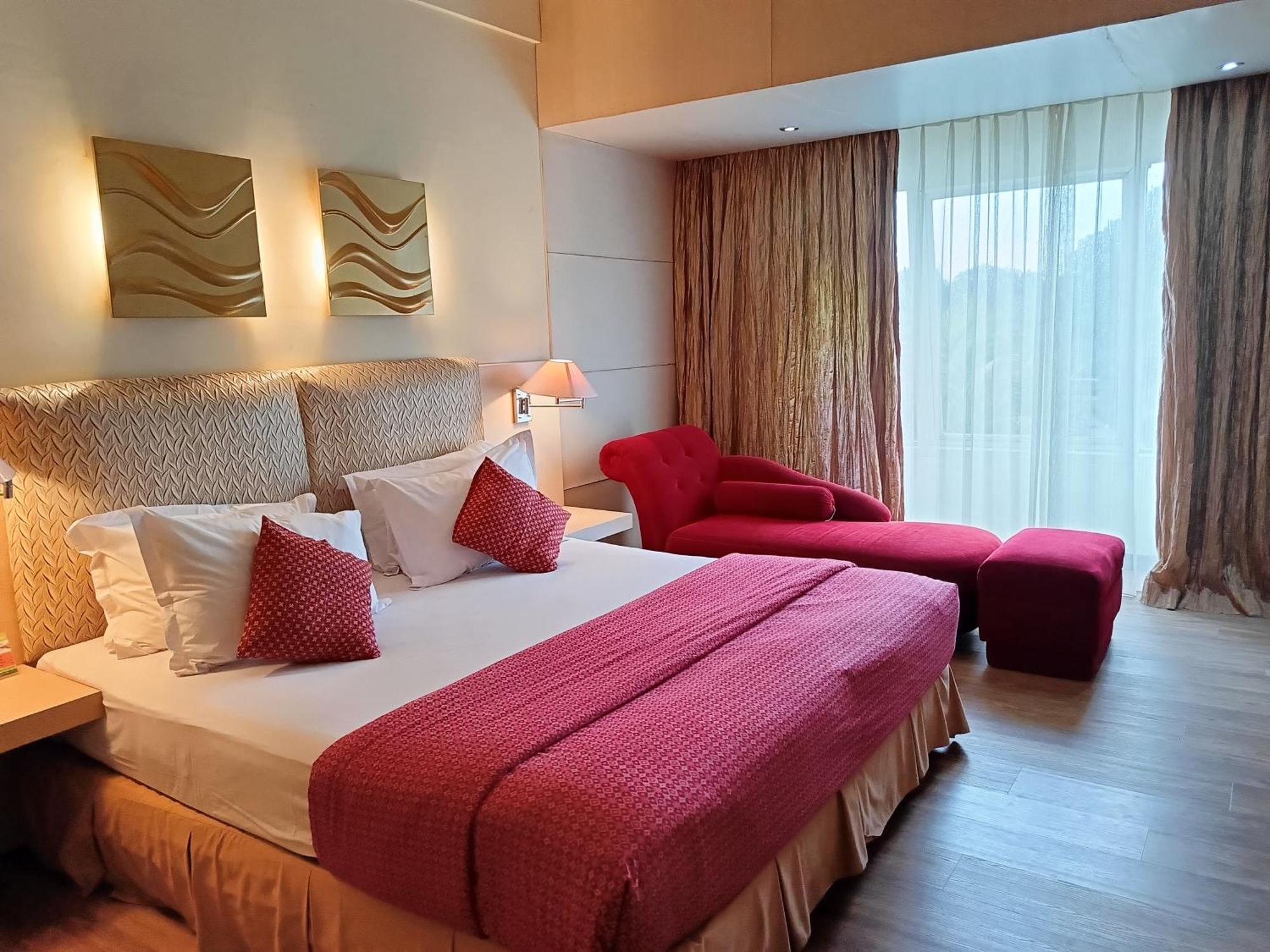 Lux Tychi Hotel Μαλάνγκ Εξωτερικό φωτογραφία