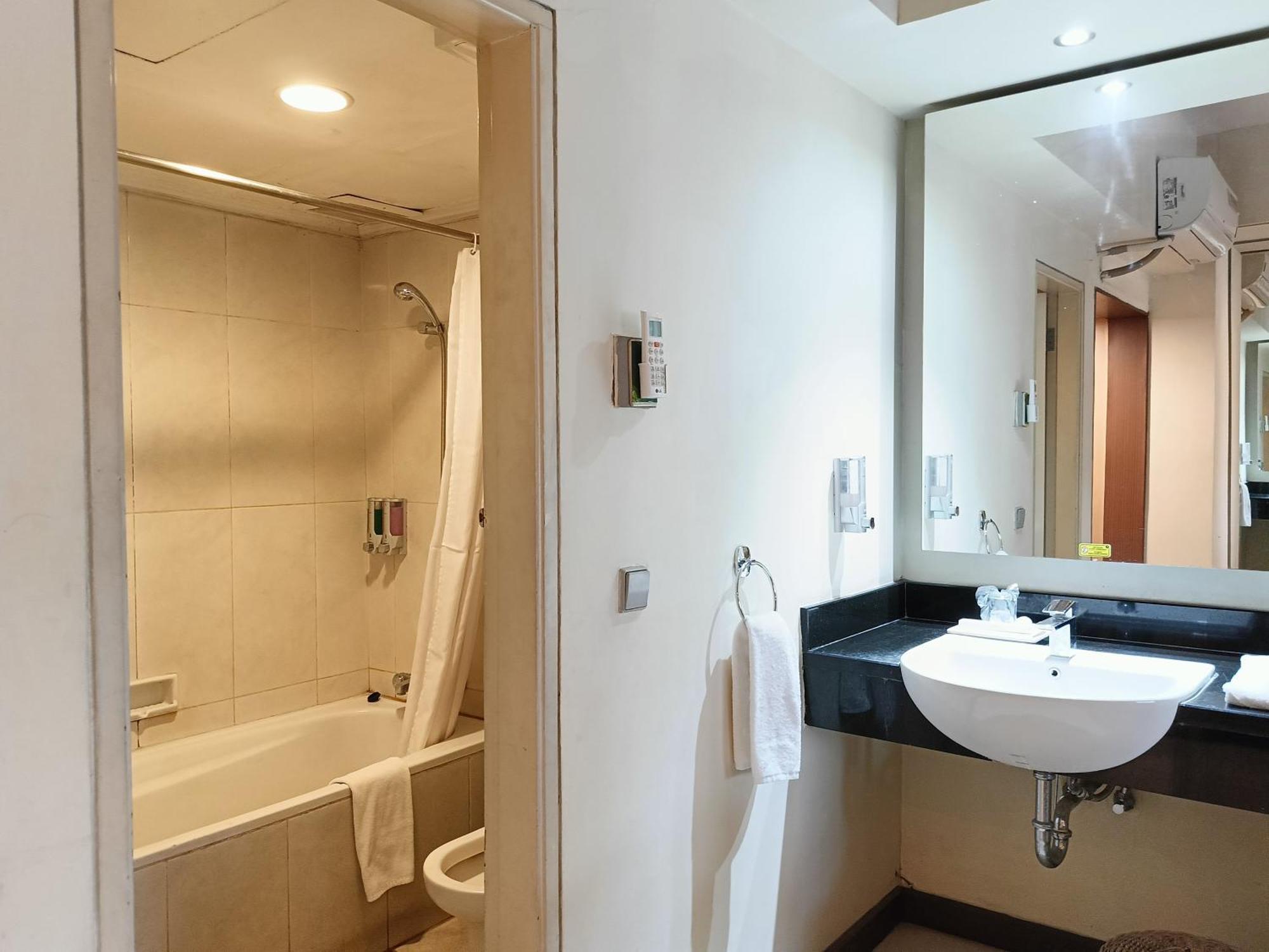 Lux Tychi Hotel Μαλάνγκ Εξωτερικό φωτογραφία