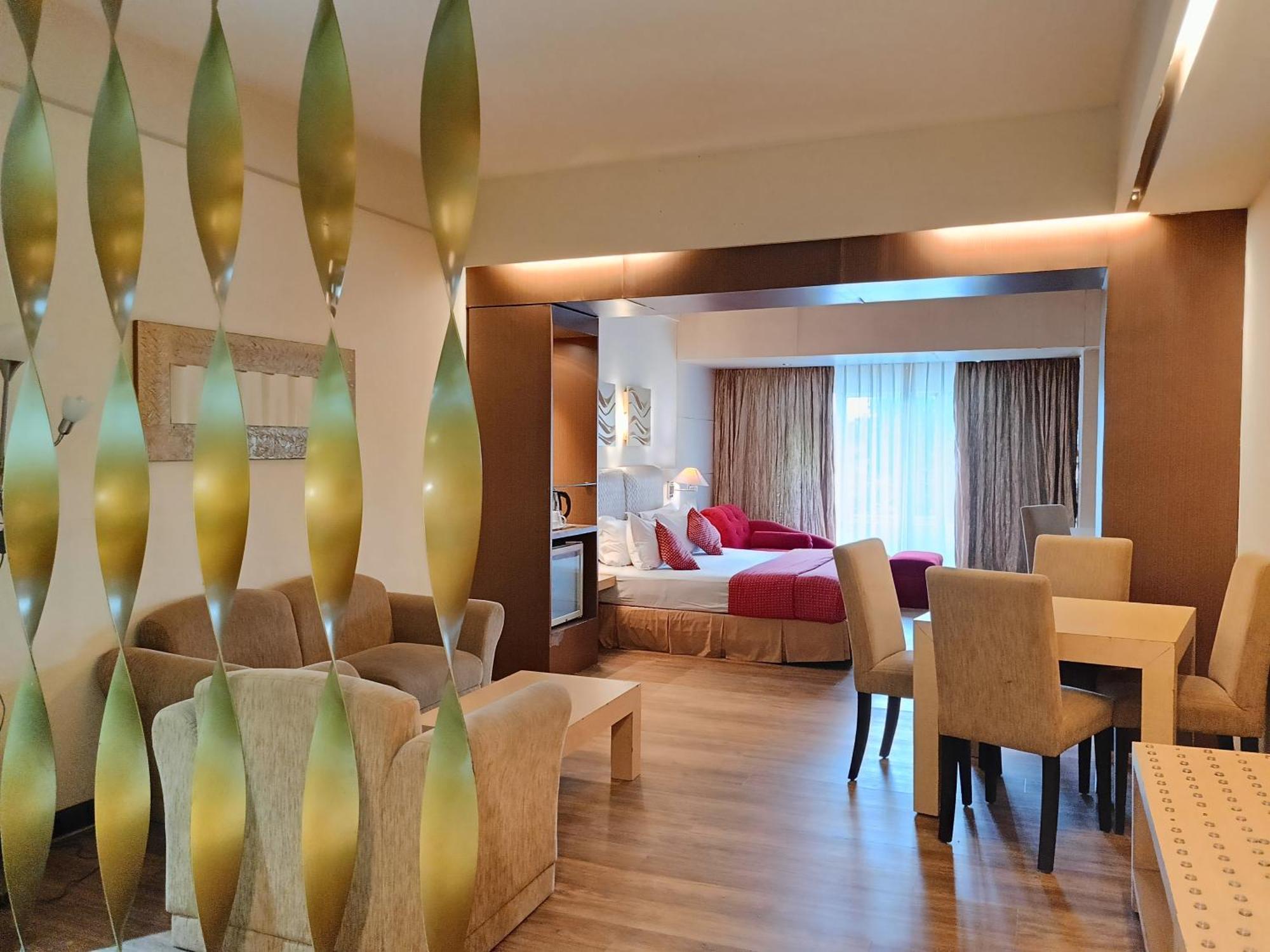 Lux Tychi Hotel Μαλάνγκ Εξωτερικό φωτογραφία