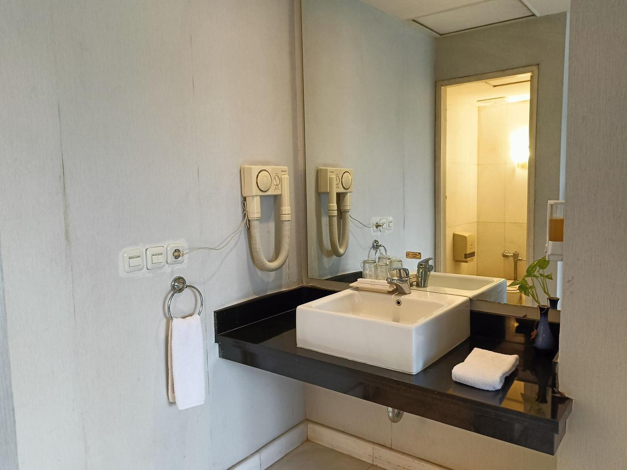 Lux Tychi Hotel Μαλάνγκ Εξωτερικό φωτογραφία