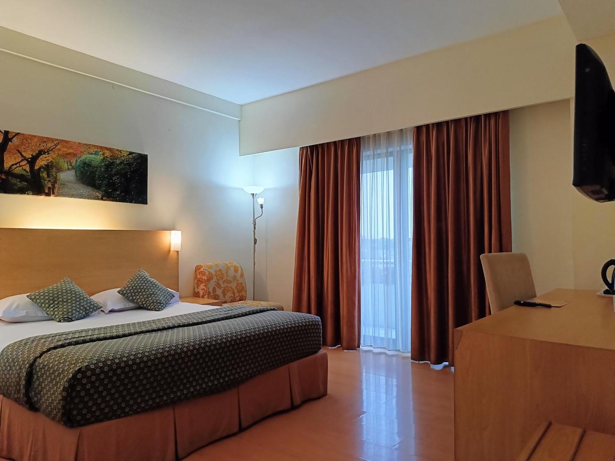 Lux Tychi Hotel Μαλάνγκ Εξωτερικό φωτογραφία