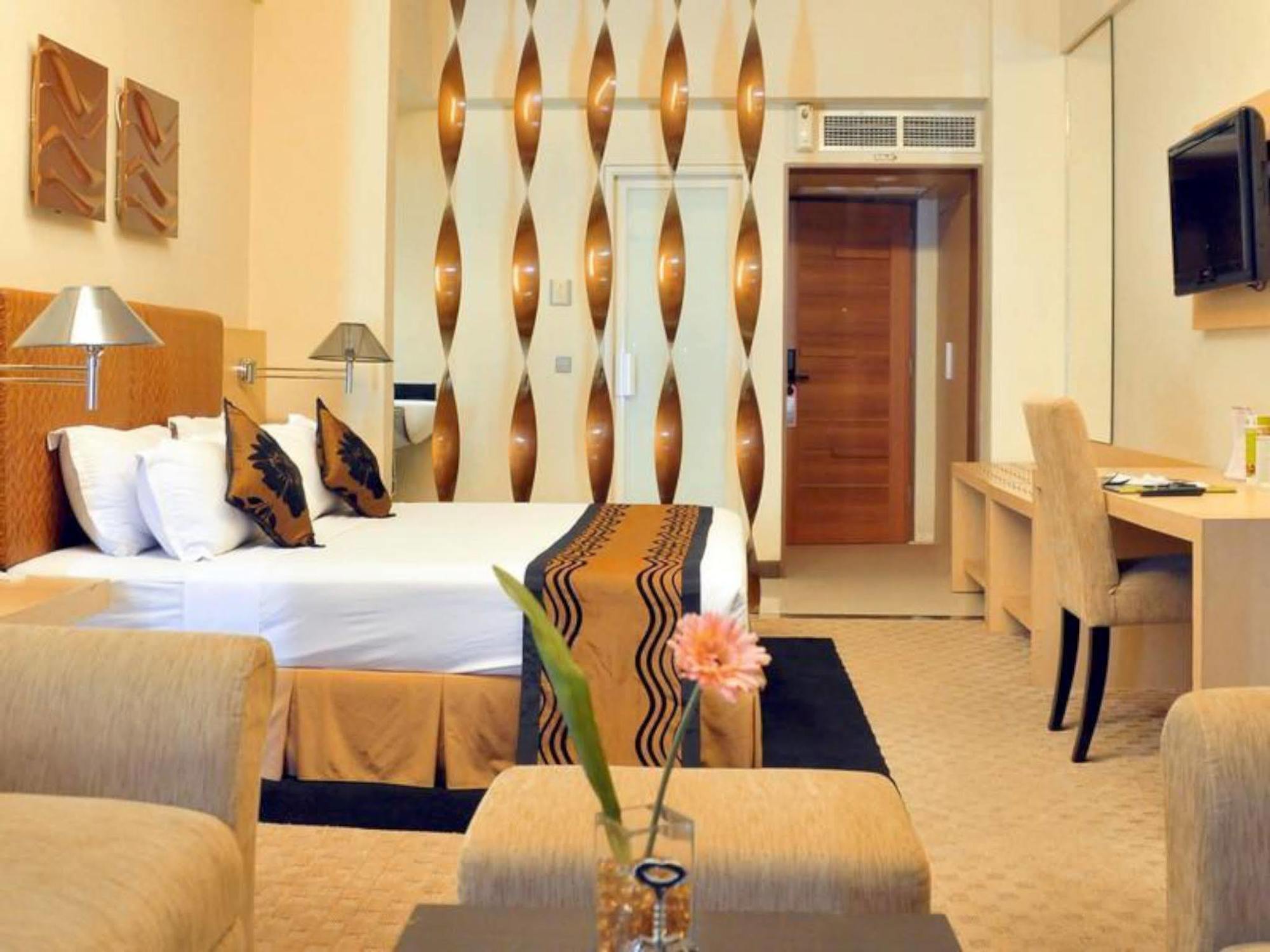 Lux Tychi Hotel Μαλάνγκ Εξωτερικό φωτογραφία